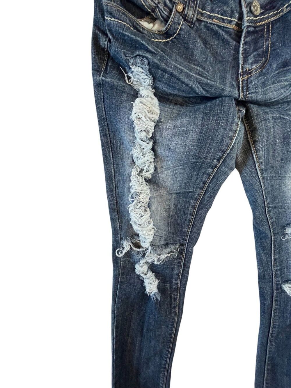 Almost Famous Jeans Women 9 Mid Rise Distressed Stretch Always Fabulous (W32 L31 - Picture 10 of 16